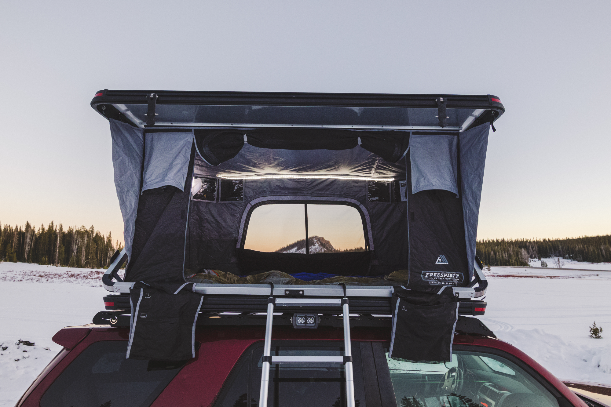 Evolution rooftop tent - wintry camping